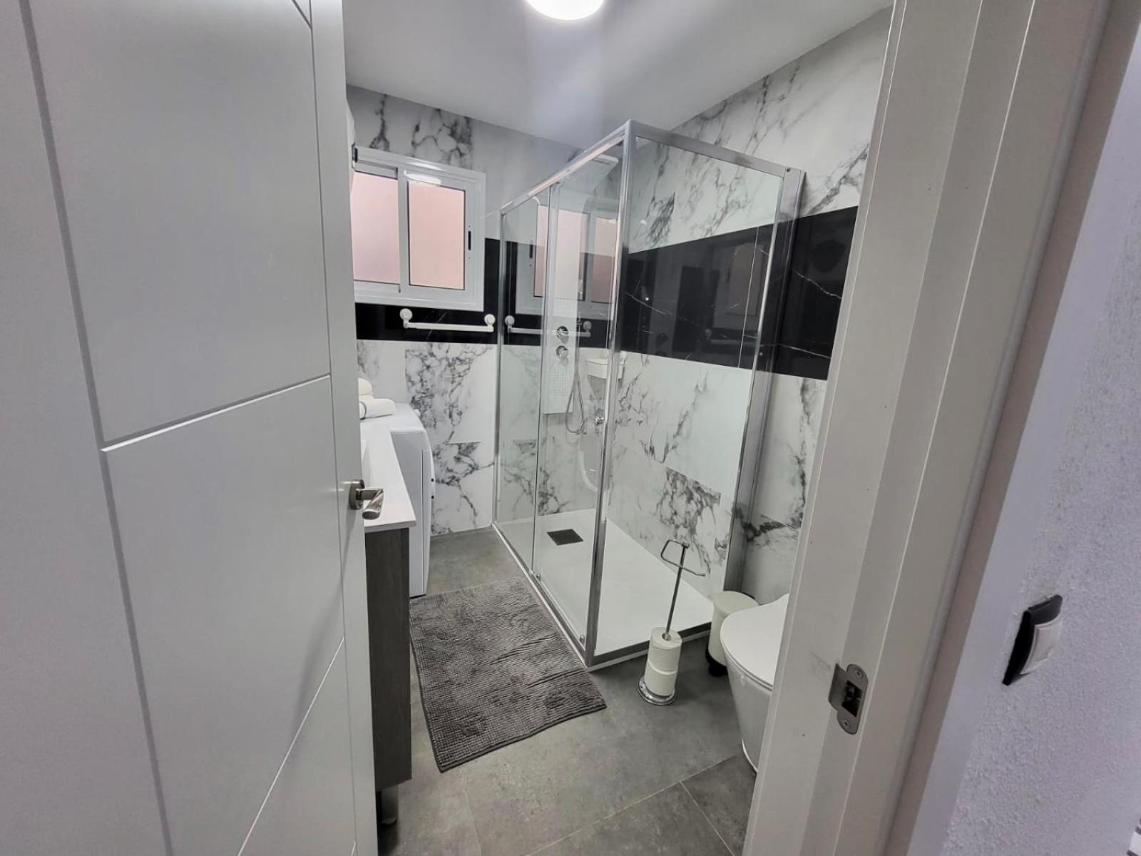 2 Bedrooms Flat + Balcony + Parking At Las Canteras Beach Лас Палмас де Гран Канария Екстериор снимка