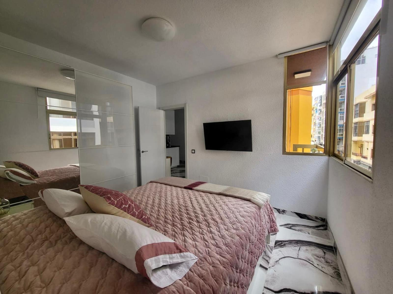 2 Bedrooms Flat + Balcony + Parking At Las Canteras Beach Лас Палмас де Гран Канария Екстериор снимка